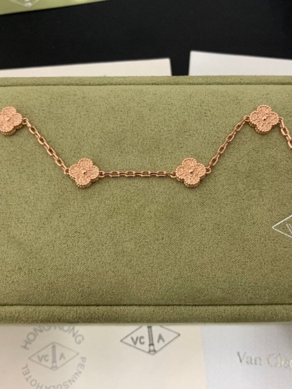 🌟 Van Cleef & Arpels Alhambra Gold Textured 6‑Clover Bracelet - Picture 2 of 5
